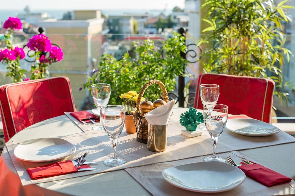 Tria Elegance Istanbul Hotel Екстериор снимка