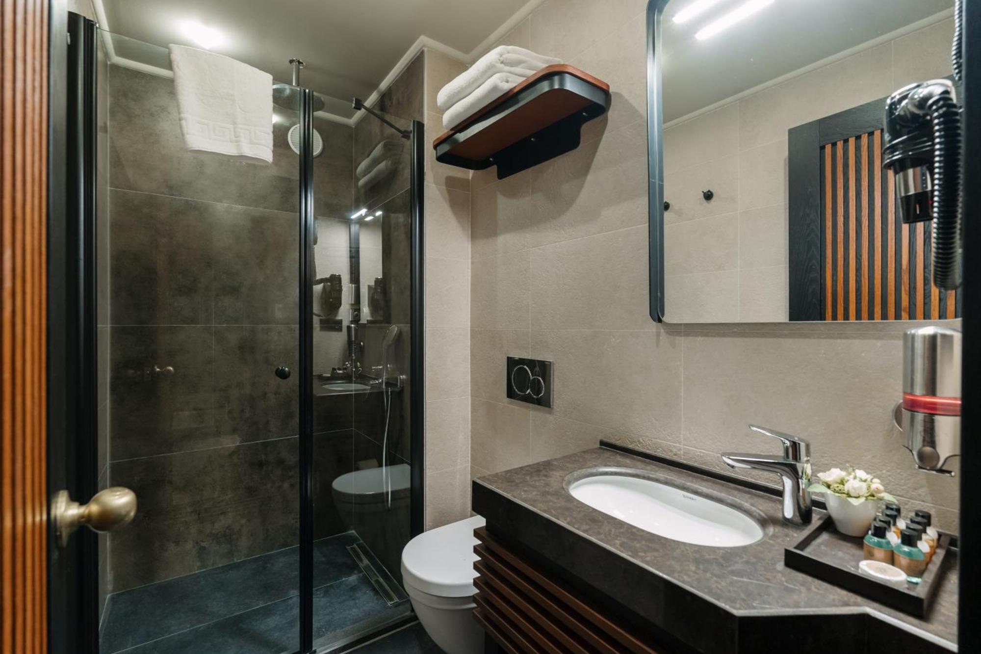Tria Elegance Istanbul Hotel Екстериор снимка